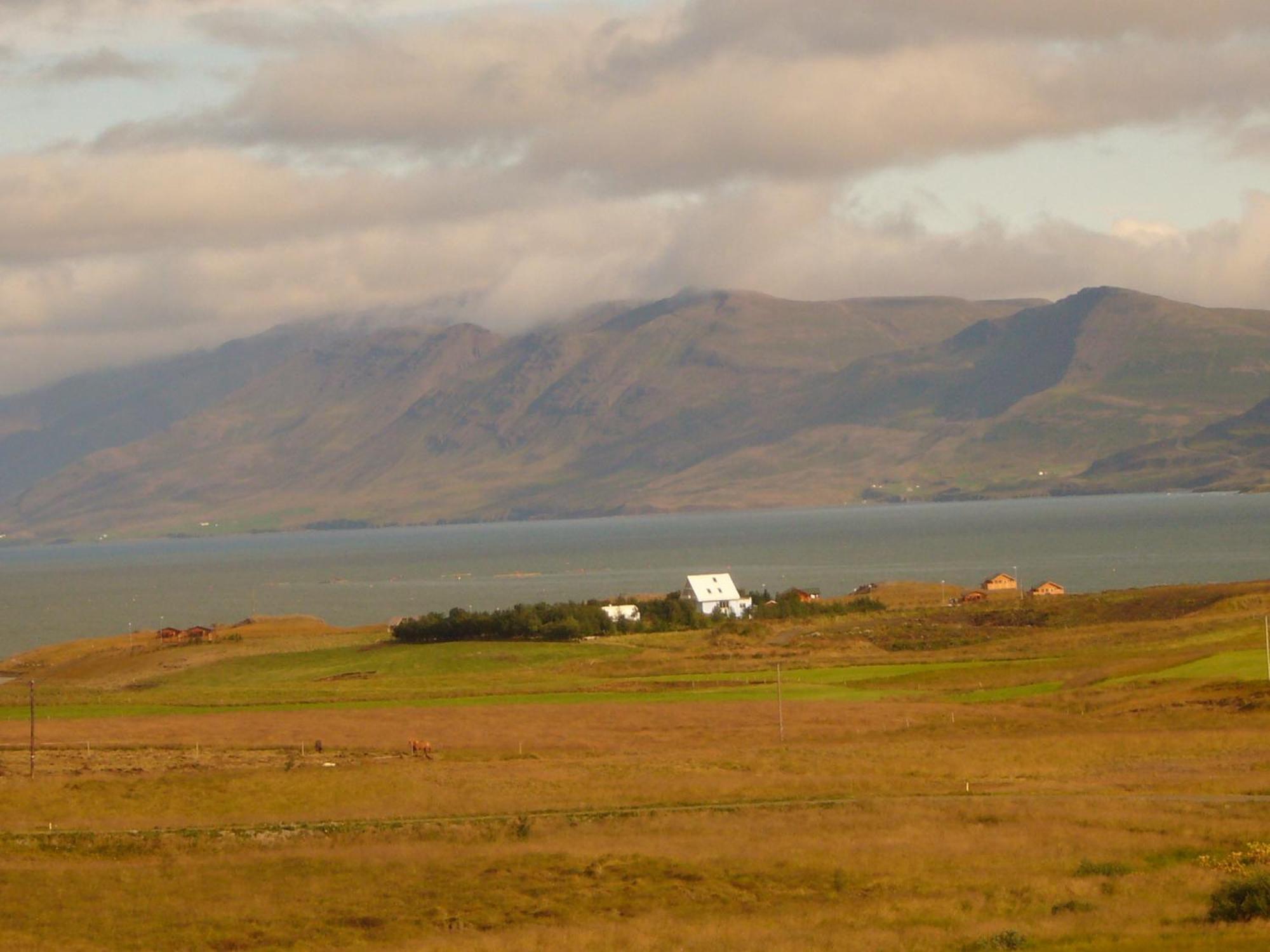 Guesthouse Petursborg Akureyri Bagian luar foto