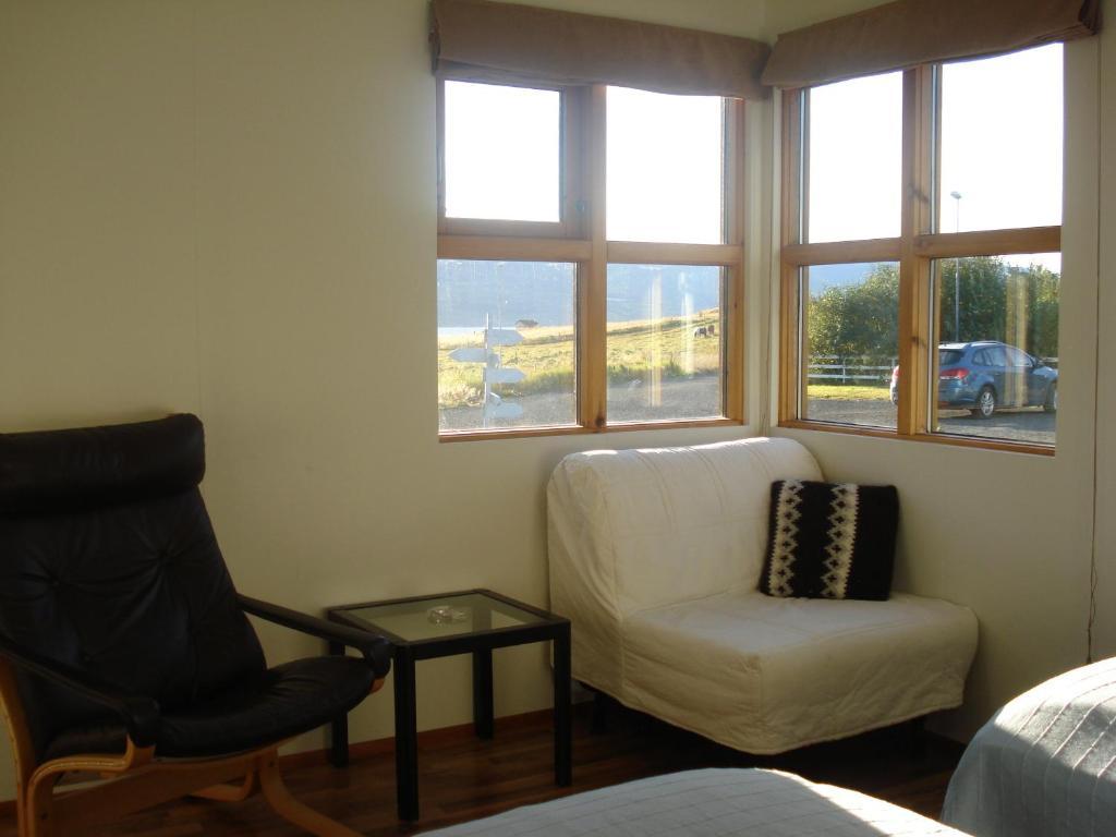 Guesthouse Petursborg Akureyri Ruang foto