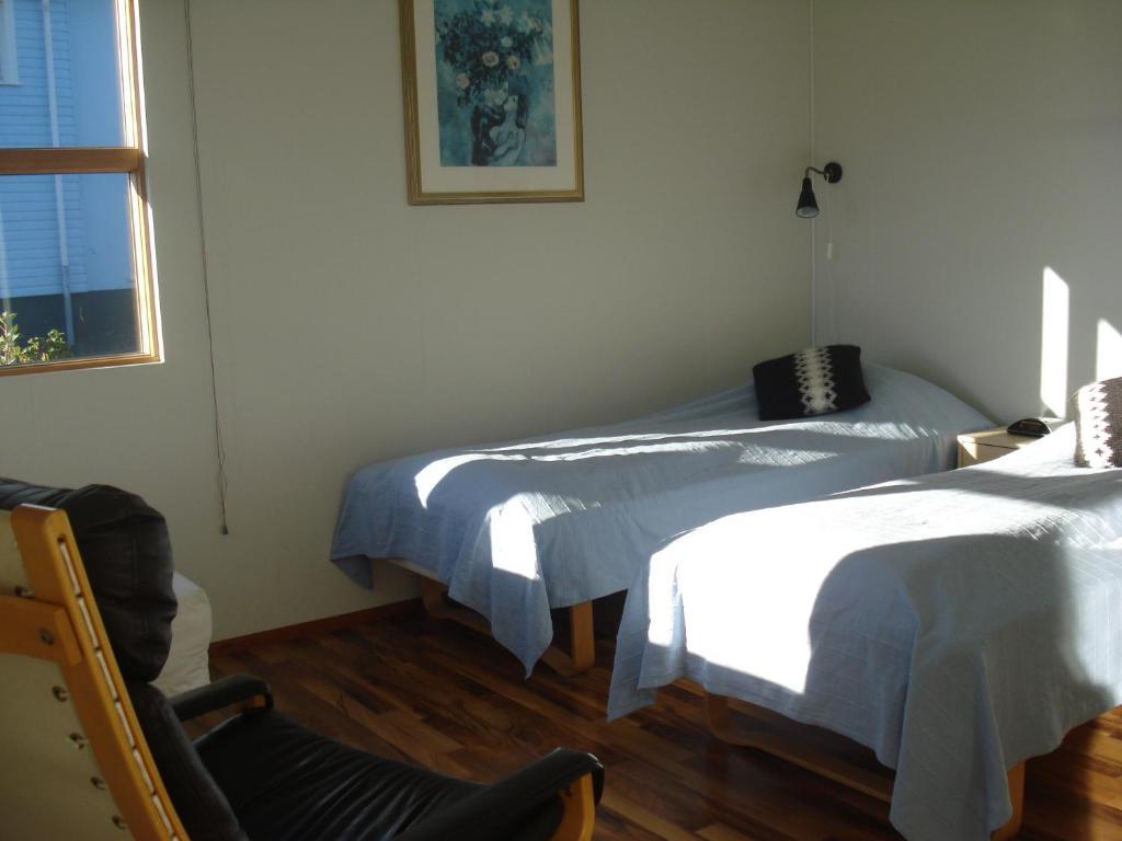 Guesthouse Petursborg Akureyri Ruang foto